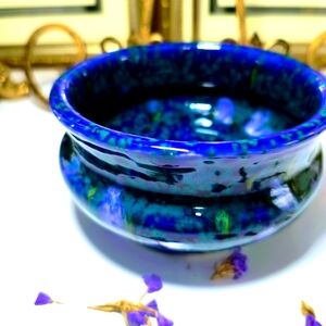 Beautiful, unique lush blue and green bowl.  Signed:JLM 3113 Excellent condition